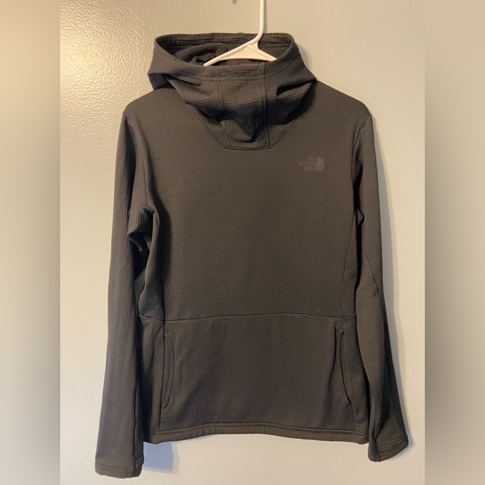 Woman’s north face hoodie